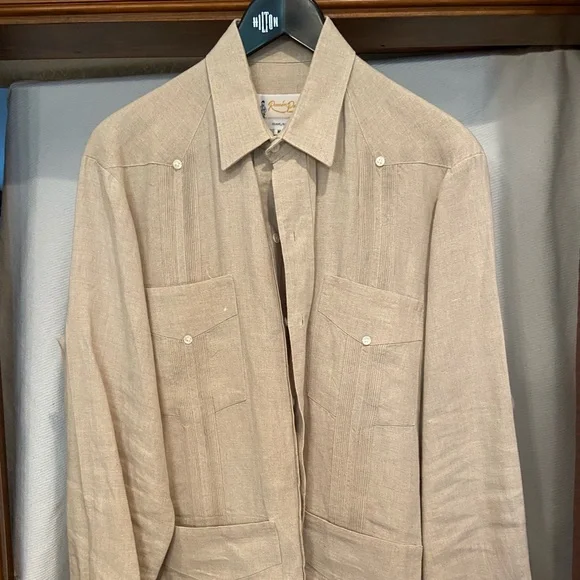 Men’s Guayabera - Picture 1 of 3